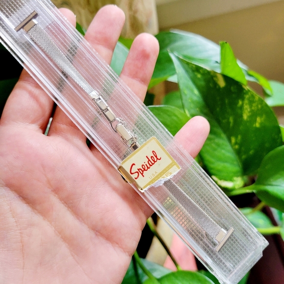 Vintage Speidel Classic Dainty Silver A712 1/2" White Tap'd Mesh Watchband - Picture 2 of 6